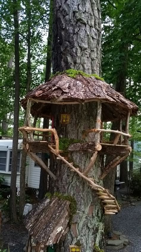 Tre Kunst, Fairy Tree Houses, Tree House Diy, Balcony Decoration, Garden Houses, Fairy House Diy, Magical Tree, Fairy Garden Designs, Fairy Garden Crafts