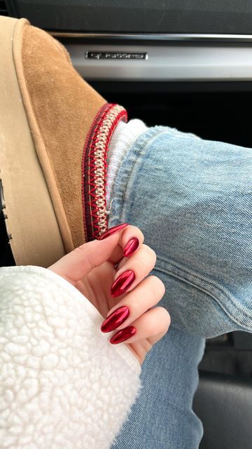 Short Red Nails, Red Chrome Nails, Kutek Disney, Red Christmas Nails, Christmas Nails Easy, Smink Inspiration, Makijaż Smokey Eye, Red Nail Designs, Red Nail