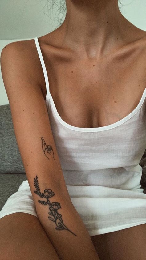 Taylor Giavasis Tattoo, Bicep Tattoos For Women, Outer Bicep Tattoos, Tattoo Composition, Bicep Tattoo Women, Taylor Giavasis, Bicep Tattoos, Inspo Tattoo, Travel Tattoos