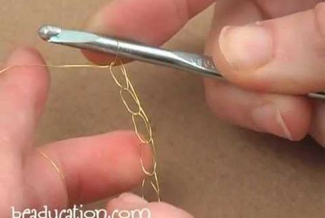 How to Crochet a Wire Bracelet Wire Crochet Jewelry Patterns, Wire Crochet Bracelet, Wire Crochet Tutorial, Wire Crochet Jewelry Tutorial, Crochet Jewelry Tutorial, Crochet Wire Jewelry, Diy Crochet Bracelet, Wire Bracelet Tutorial, Bracelet Video