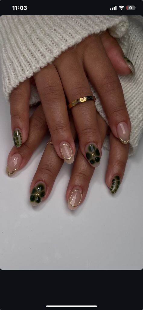 Nails That Go With A Green Prom Dress, Medium Natural Nail Designs, Cute Green And White Nails, Nail Art Without Extensions, Nail Designs Greens, Olive Green Design Nails, Clover Nails Four Leaf, Dark Green Nail Aesthetic, March Nails Aesthetic