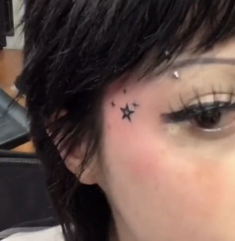 Sparkle Face Tattoo, Dainty Face Tattoos, Star Girl Tattoo, Cute Face Tattoos, Stargirl Tattoo, Star Face Tattoo, Star Tats, Deftones Tattoo, Tattoo Emo