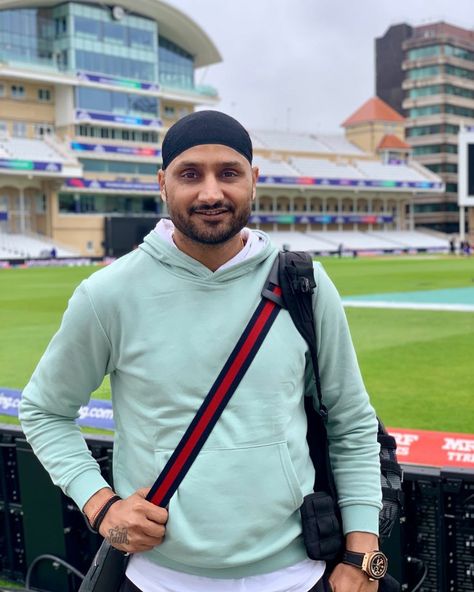 Harbhajan Singh ÇÅ🏏 Harbhajan Singh, Quick Saves