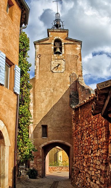 Clock tower, Roussillon- I took this same pic in Jan. 2013. Vila Medieval, Bell Tower, France Photos, Beaux Villages, Provence France, French Countryside, Western Europe, Clock Tower, South Of France