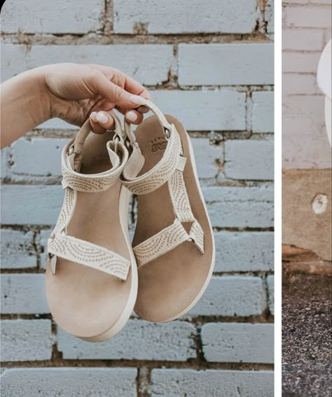 Must Have Summer Shoes, Cute Comfy Sandals, Cute Chacos Sandals, Teva Sandals Aesthetic, Tevas Outfit Aesthetic, Shoes For Hawaii, Tevas Outfit, Teva Midform Sandals, Tevas Sandals