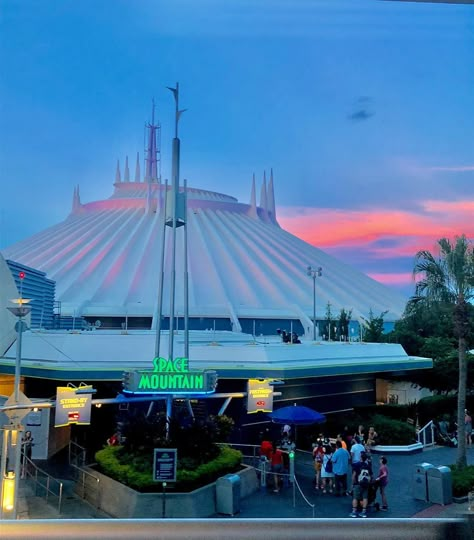 Taylor on Instagram: “What’s your favorite mountain in Magic Kingdom? . . . . . #spacemountain #space #mountain #wdw #igers_wdw #magickingdom #bigthundermountain…” Space Mountain Aesthetic, Wdw Aesthetic, Disney Essentials, Disneyland Castle, Disney World Rides, Disney World Pictures, Space Mountain, Disney Rides, Disney World Florida