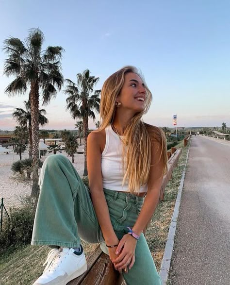 Surfergirl Style, Fest Outfits, Foto Tips, Neue Outfits, Looks Party, Cooler Look, Mode Inspo, Green Pants, Mode Inspiration