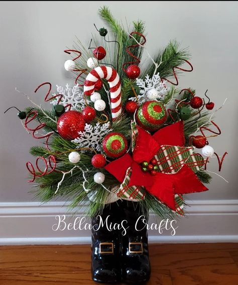 Santa Boots Centerpiece Santa Boots Decoration, Boot Centerpiece, Pinterest Christmas Crafts, Santa Boots, Christmas Floral Arrangements, Christmas Yard Decorations, Santa Decorations, Christmas Yard, Christmas Floral