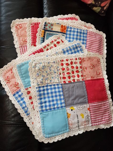 Small Gifts To Sew, Diy Kain Perca, Sewing Decor Ideas, Quilted Gift Ideas, Karpet Perca, Quilted Decor, Diy Sewing Crafts, Patchwork Diy, Quilted Potholders