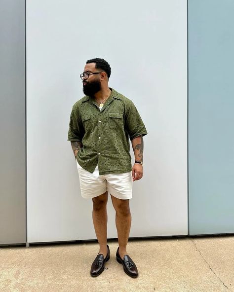 Yes, You Should Wear Loafers with Shorts This Summer Loafers With Shorts, Summer Loafers Outfit, Loafers Men Outfit, Summer Loafers, Best Loafers, How To Wear Loafers, Laid Back Outfits, Style Girlfriend, Jeans Outfit Men