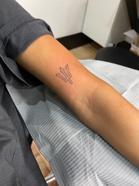 Bajan Tattoo Ideas, Trident Tattoo For Women, Minimalist Percy Jackson Tattoo, Barbados Trident Tattoo, Percy Jackson Trident Tattoo, Small Trident Tattoo, Barbados Tattoo Ideas, Trident Tattoo Feminine, Barbados Tattoo