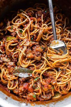 My Mom's Homemade Spaghetti and Meat Sauce | foodiecrush.com Beef Snacks, Best Spaghetti Recipe, Spaghetti With Meat, Spagetti Recipe, Leftover Spaghetti, Spaghetti Recipes Easy, Crockpot Spaghetti, Sauce Spaghetti, Best Spaghetti