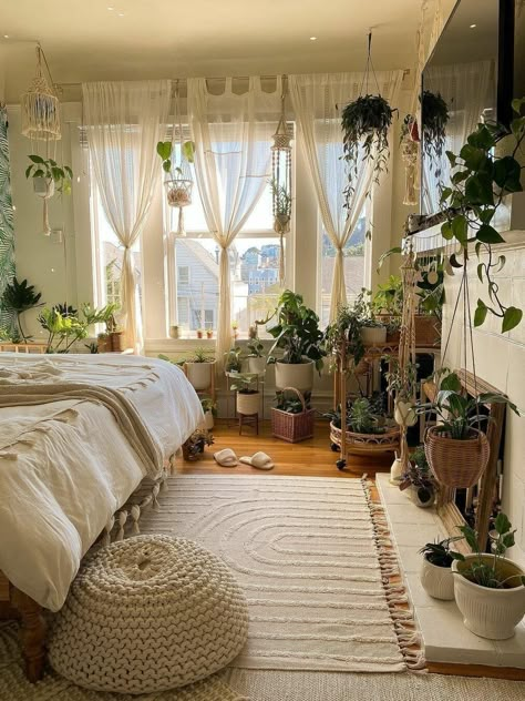 Redecorate Bedroom, Cozy Room Decor, Room With Plants, Room Makeover Bedroom, Dream Room Inspiration, Room Makeover Inspiration, Decor Minimalist, Cozy Room, Room Inspiration Bedroom