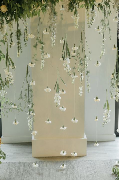 Photo By: Lydia Ruth Photography Floating Flower Wall Wedding, Cute Wedding Backdrop, Florals Hanging From Ceiling, Birthday Ceremony Ideas, Wedding Arch With Hanging Flowers, Minimal Floral Backdrop, Backyard Party Backdrop, Hanging Flowers Wedding Backdrop, Minimalistic Party Decor