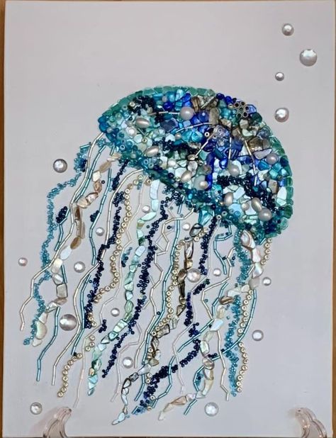 Mosaic Jellyfish, Bead Mosaic, Vintage Jewelry Art, Mosaic Artwork, Fish Bowl, Art Club, Mosaic Art, Rock Art, Jellyfish