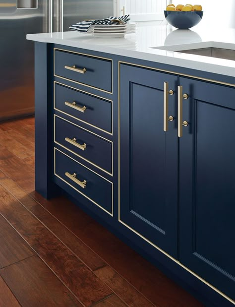 Kitchen Cabinet Door Styles That Will Never Go Out of Style, 5 Timeless Cabinet Door Styles from @masterbrandcabinets #sponsored #kitchenrenovation #smallspaces #fixerupper #renovation #cabinets #cabinetry #kitchencabinets Timeless Kitchen Cabinets, Navy Blue Kitchen Cabinets, Kitchen Cabinet Door Styles, Model Dapur, Kitchen Cabinet Trends, Cabinets Makeover, Kabinet Dapur, Kitchen Cabinets Ideas, Cabinet Door Styles