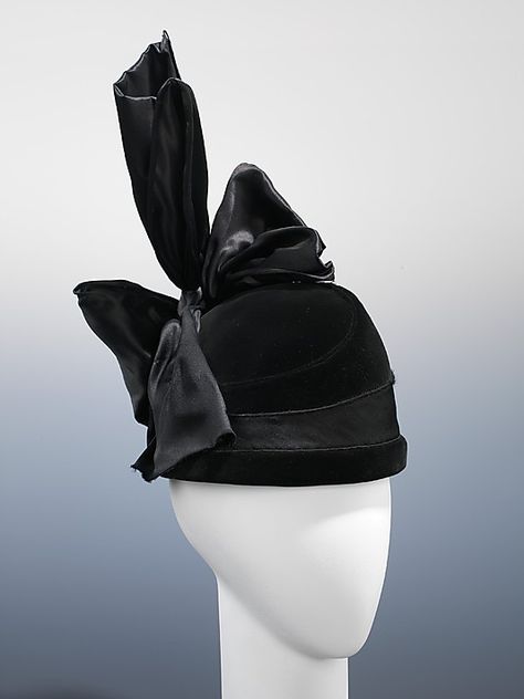 Hat (Toque), Evening  Frederick Loeser & Company  (American, founded 1860)    Date:      ca. 1914  Culture:      American  Medium:      silk  Dimensions:      15 1/2 x 9 in. (39.4 x 22.9 cm)  Credit Line:      Brooklyn Museum Costume Collection at The Metropolitan Museum of Art, Gift of the Brooklyn Museum, 2009; Gift of Mrs. Frederic G. McMahon in memory of her grandparents, Mr. and Mrs. Gilbert C. Halsted, 1975 Evening Hat, Edwardian Hat, Historical Hats, Fashion 1910, Riding Habit, Fulton Street, 1910s Fashion, Antique Hats, Jeanne Lanvin