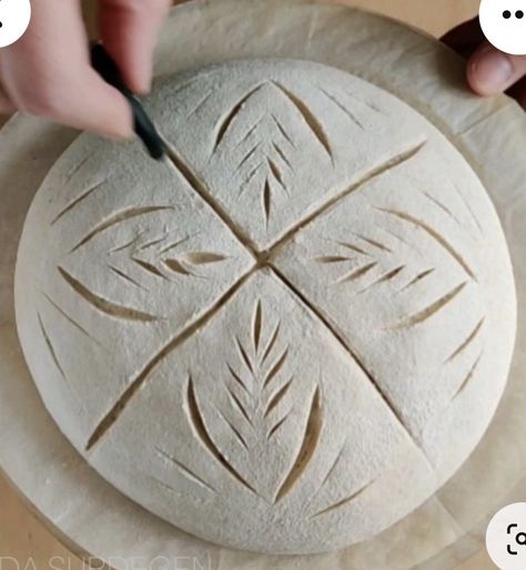 Sour Dough Scoring Designs Simple, Beginner Sourdough Scoring, Round Sourdough Scoring, Winter Sourdough Scoring, Round Sourdough Bread Scoring, Sourdough Boule Scoring, Sourdough Scoring Ideas, Sourdough Designs Round, Sourdough Cut Designs