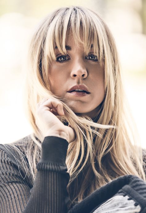 Kaley Cuoco Hair, Kayley Cuoco, Kaley Couco, Long Hair With Bangs, Kaley Cuoco, Big Bang Theory, Hairstyles With Bangs, American Actress, Balayage