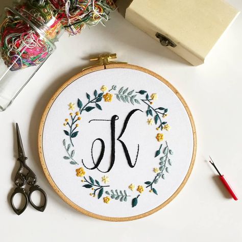 K Embroidery, Hand Embroidery Letters, Tutorial Embroidery, The Letter K, Hand Embroidery Patterns Free, Hand Embroidery Patterns Flowers, Embroidery Letters, Pola Kristik, Embroidery Stitches Tutorial