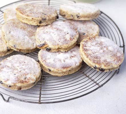 It's St David's Day on March 1st. Make the most of it with our traditional Welsh recipes - including ever-popular Welsh cakes. Welsh Cakes Recipe, Welsh Food, St Davids Day, Welsh Cakes, Welsh Recipes, Raspberry Crumble, Scottish Food, Crumble Cake, Ginger Cake