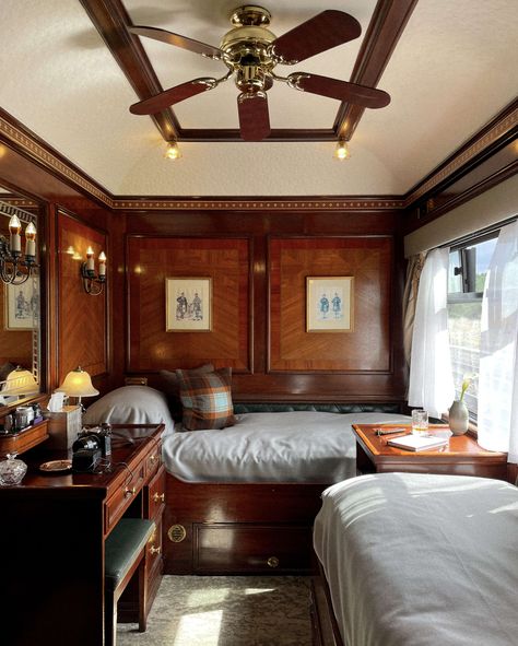 Train Bedroom, Luxury Trains, Luxury Cabins, Santa Helena, Luxury Train, Luxury Cabin, Train Journey, White Table Cloth, Vintage Train