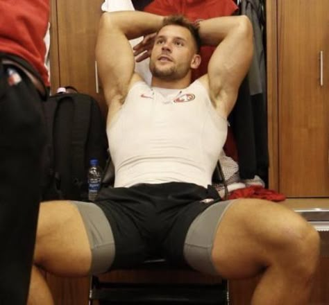 Nick Bosa, Lycra Men, Muscle Hunks, Beefy Men, Queer Art, Men's Muscle, Muscular Men, Locker Room, Shirtless Men