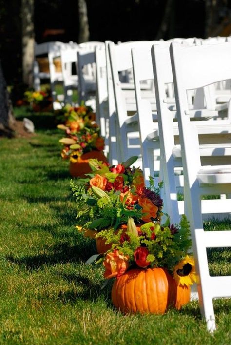 29 Ways To Use Pumpkins For Your Wedding Décor Wedding Aisles, Fall Wedding Diy, Pumpkin Wedding, Wedding Decorations On A Budget, Outdoor Fall Wedding, Wedding Aisle Decorations, Fall Wedding Decorations, Aisle Decor, Sunflower Wedding