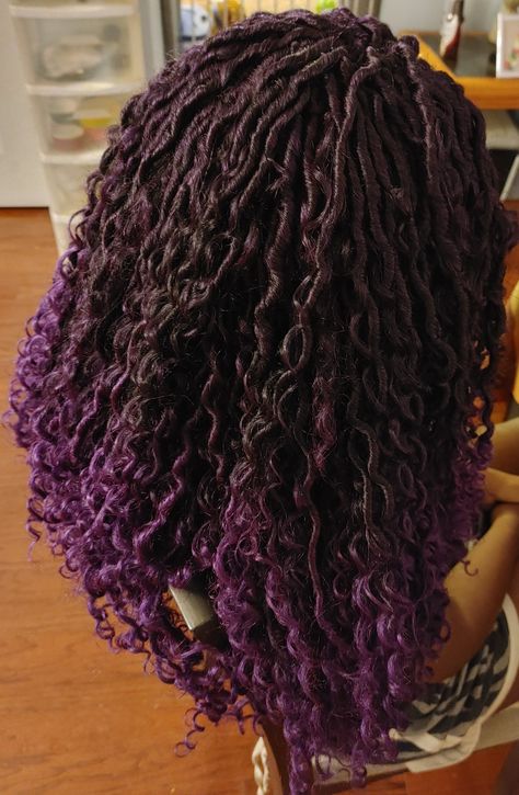 Clawdeen Hair, Locs Purple, Crochet Goddess Locs, Crochet Goddess, Monster High Costume, Loc Inspiration, Purple Crochet, Goddess Locs, Purple Ombre