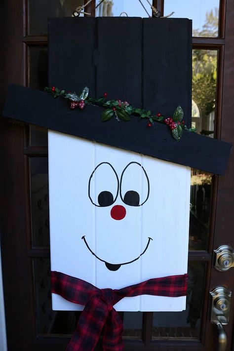 snowman-door-hanger-and-it-reversers-to-a-scarecrow-at-refresh-restyle Wood Craft Patterns, Snowman Door, Door Signs Diy, Pallet Christmas, Kids Blocks, Xmas Deco, Pink Christmas Decorations, Diy Fall Wreath, Christmas Signs Wood