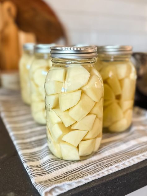 Canning Potatoes: How to Can Potatoes (Raw Pack Tutorial) - Year Round Pantry Canning Fresh Potatoes, Dry Pack Canning Potatoes, Water Bath Potatoes, How To Can Potatoes In A Water Bath, Canning Potatoes Water Bath, Canning Red Potatoes, Dry Canning Potatoes, Preserve Potatoes, Canned Potatoes Recipes