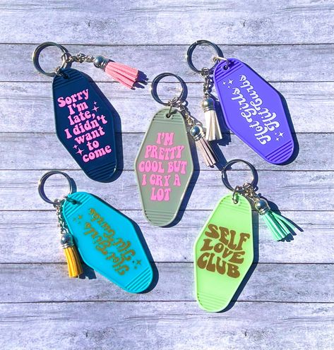 Funky motel retro keychain. A quirky gift for her. #motel #retro #keychain . #How_To_Make_Motel_Keychains #Cricket_Projects_Craft_Ideas_Gifts #Motel_Keychains_Ideas #Retro_Motel_Keychain_Ideas How To Make Motel Keychains, Retro Motel Keychain Ideas, Cricut Buisness, Motel Keychain Ideas, Key Chains Ideas, Retro Motel Keychain, Custom Hard Hats, Retro Keychain, Custom Car Stickers