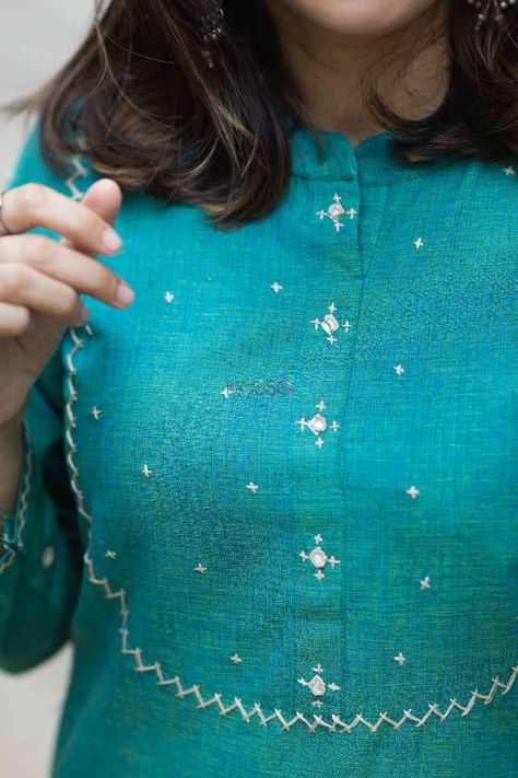 New Handwork Kurti Design, Full Sleeves Kurti Designs, Cotton Dress Pattern, Simple Kurta, Silk Kurti Designs, New Kurti Designs, Churidar Designs, Hand Embroidery Dress, Ikat Dress