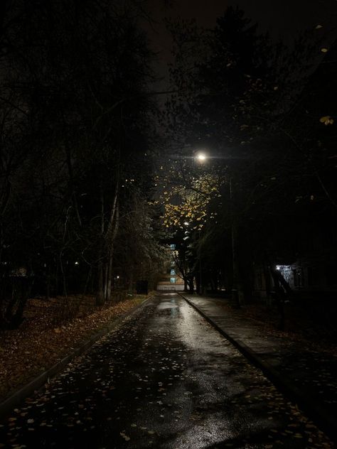 Dark Rainy Weather Aesthetic, Night Rainy Aesthetic, Black Hour Aesthetic, Rain At Night Aesthetic, Aimee Aesthetic, Gloomy Rain Aesthetic, Nyctophilia Aesthetic, Night Sky Rain, Aimee Core