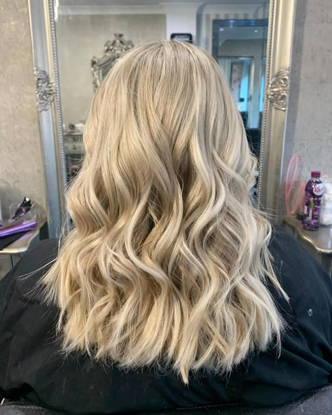 Full Head Highlights Short Hair, Full Foils Blonde, Full Blonde Hair Color Ideas, Brown Hair Heavy Blonde Highlights, Full Head Of Blonde Foils, Full Head Of Foils Blonde, Buttery Blonde Hair Highlights, Blonde Hair Foils, Blonde Highlights Full Head