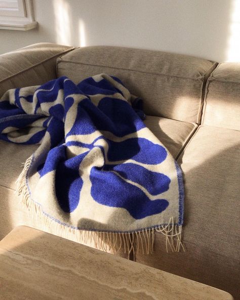 Back in stock - ARKET’s collaboration with artist and illustrator @linneaandast in production with @klippanyllefabrik, soft lambswool blankets featuring one of Linnea’s signature motifs sinuous branch and leaf textures. - Photo by @nisi - #ARKET #linneaandersson Interior Minimalista, Cheap Decor, Cheap Home Decor, Interior Inspo, New Room, 인테리어 디자인, Home Decor Accessories, Room Inspo, Interior Inspiration