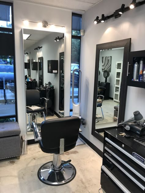 Home Barber Shop Ideas, Pap Salon, Barbershop Design Interior, Barber Shop Interior, Home Hair Salons, Esthetician Room Decor, Salon Suites Decor, Barbershop Design, Barber Shop Decor