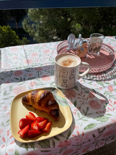 #spring #outside #decor #interiordesign #aesthetic #food #breakfast Spring Breakfast Aesthetic, Spring Outside Decor, Spring Morning Aesthetic, Aesthetic Food Breakfast, Spring Outside, Spring Breakfast, Breakfast Aesthetic, Morning Aesthetic, Outside Decor