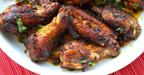 I discovered this great tapas recipe recently, Pollo Al Ajillo. The chicken wings are so crispy and tasty! Make sure you have some fries or... Spanish Chicken Wings, Chicken Pollo, Tapas Dinner, Spanish Cooking, Garlic Chicken Wings, Spanish Chicken, Tapas Dishes, Tapas Recipes, Spanish Tapas