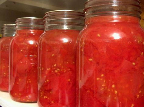 OVEN CANNED TOMATOES Tomatoes In Oven, Canning Homemade Spaghetti Sauce, Canned Tomato Recipes, Can Tomatoes, Pickle Recipes, Canning 101, Canning Vegetables, Canning Food Preservation, Homemade Spaghetti Sauce