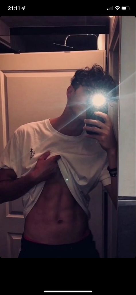 Abs Selfie Guy, Six Pack Abs Men, Strong Guy, Men Abs, Muscle Boy, Six Pack Abs, Boy Pictures, Attractive Guys, Future Boyfriend