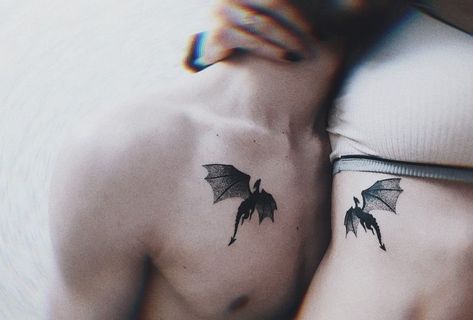 3 Dragons Tattoo Game Of Thrones, Tog Wyvern Tattoo, Dragon Tattoo Collarbone, Tiny Dragon Tattoos, Drogon Game Of Thrones Tattoos, Tiny Dragon Tattoo Simple, Krakow Dragon, Game Of Thrones Dragon Tattoo, Baby Dragon Tattoo