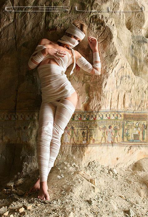 Leaning against wall Mummy Costume Women, Halloween Mummy Costume, Egyptian Goddess Art, Mummy Wrap, Halloween Pin Up, Mummy Costume, Photo Portfolio, Body Reference Drawing, Halloween Mummy