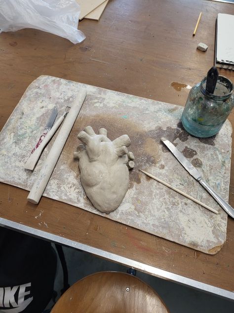 Clay Sculpting Aesthetic, Heart Clay Sculpture, Ceramic Anatomy, Valentine Oc, Sculpting Aesthetic, Artistic Hobbies, Anatomical Heart Art, Heart Sculpture, Farm Animal Toys