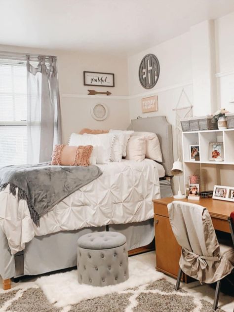 Beautiful Grey/Pink Room #fsu #fsudorm #floridastate College Bedroom Decor, College Dorm Room Inspiration, Dream Dorm Room, Cozy Dorm Room, Dorm Room Styles, Dorm Sweet Dorm, Dorm Inspiration, Cool Dorm Rooms, College Dorm Room Decor