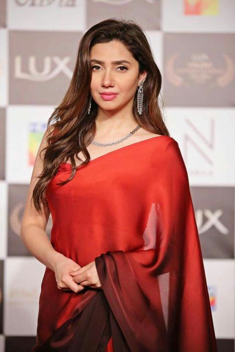 Mahira Khan Pics, Mahira Khan Dresses, Sarees For Girls, Frock Fashion, Mahira Khan, Satin Saree, Beautiful Suit, Saree Trends, Women Leaders