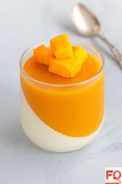 Mango Panna Cotta, Showstopper Dessert, Chicken Cake, Panna Cotta Recipe, Mango Dessert, Paneer Tikka, Holiday Dessert Recipes, Mango Recipes, Fruit Breakfast