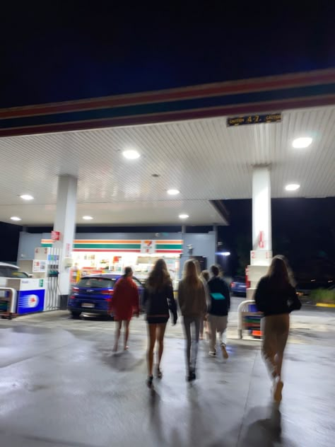 #friends #friendphotos #7-elevenaesthetic 7 Eleven With Friends, Friend Road Trip Aesthetic, 7 11 Aesthetic Night, Seven Eleven Aesthetic, Crazy Life Aesthetic, 7 Eleven Aesthetic, Teen Dirtbag, Yolo Aesthetic, Eleven Aesthetic