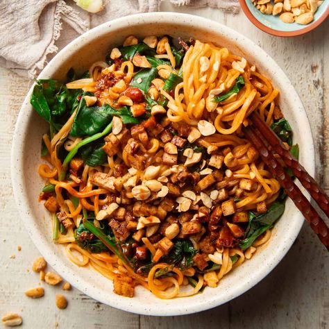 Vegetarian Asian Noodle Recipes, Vegan Lo Mein, Dan Dan Noodles Recipe, Noodles Vegetarian, Tofu Seasoning, Vegetarian Asian, Dan Dan Noodles, Asian Noodle Recipes, Asian Noodle