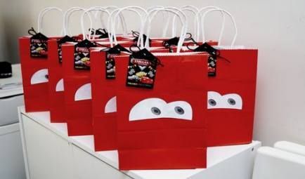 Mother Tips, Disney Cars Birthday Theme, Disney Cars Theme, Party Budget, Cars (disney) Party, Cars Birthday Party Decorations, Cars Birthday Party, Disney Cars Party, Idee Babyshower